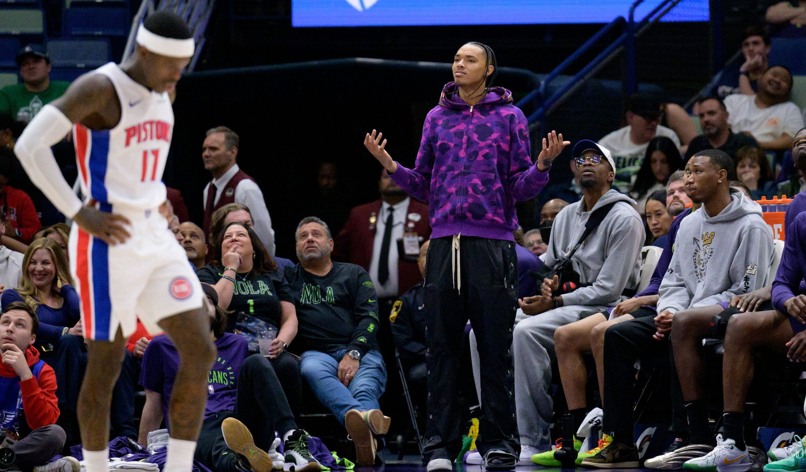 Dejounte Murray on bench for New Orleans Pelicans
