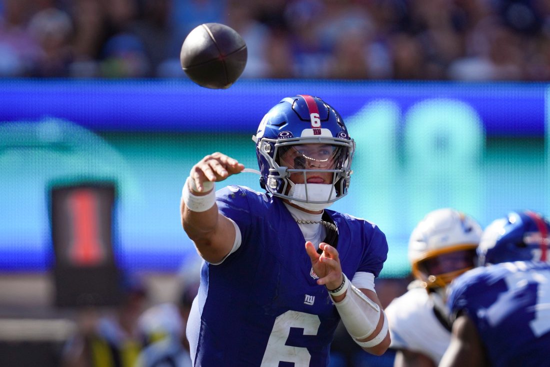 New York Giants quarterback Jaxson Dart (6) throws the ball during a game against the Los Angeles Chargers at MetLife Stadium, Sep 28, 2025, East Rutherford, NJ, USA.