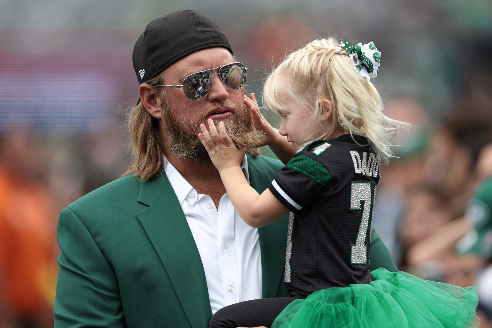 Sep 25, 2022; East Rutherford, New Jersey, USA; Retired New York Jets center Nick Mangold with his daughter before the game against the Cincinnati Bengals at MetLife Stadium. Mandatory Credit: Vincent Carchietta-USA TODAY Sports