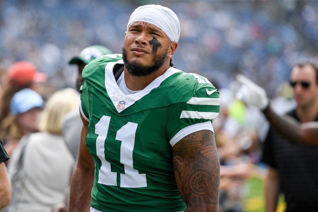 Sep 15, 2024; Nashville, Tennessee, USA; New York Jets linebacker Jermaine Johnson (11) takes the field against the Tennessee Titans during the first half at Nissan Stadium.