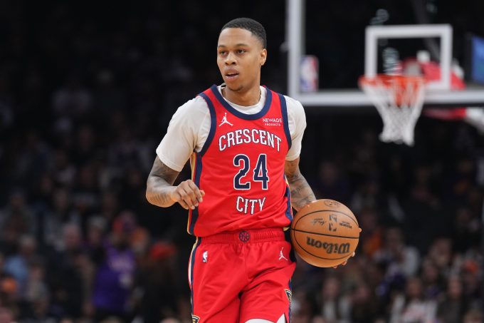 Feb 28, 2025; Phoenix, Arizona, USA; New Orleans Pelicans guard Jordan Hawkins (24) dribbles against the Phoenix Suns during the first half at Footprint Center. Mandatory Credit: Joe Camporeale-Imagn Images