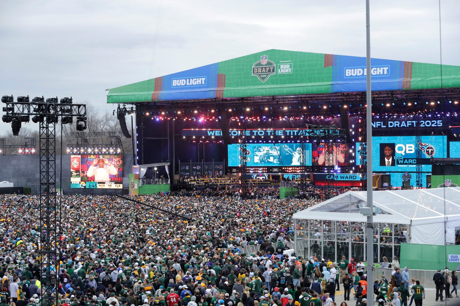 Fans look on as Cam Ward is announced as the first pick during the first day of the NFL Draft presented by Bud Light at the Draft Theater Thursday, April 24, 2025, outside of Lambeau Field in Green Bay, Wisconsin.