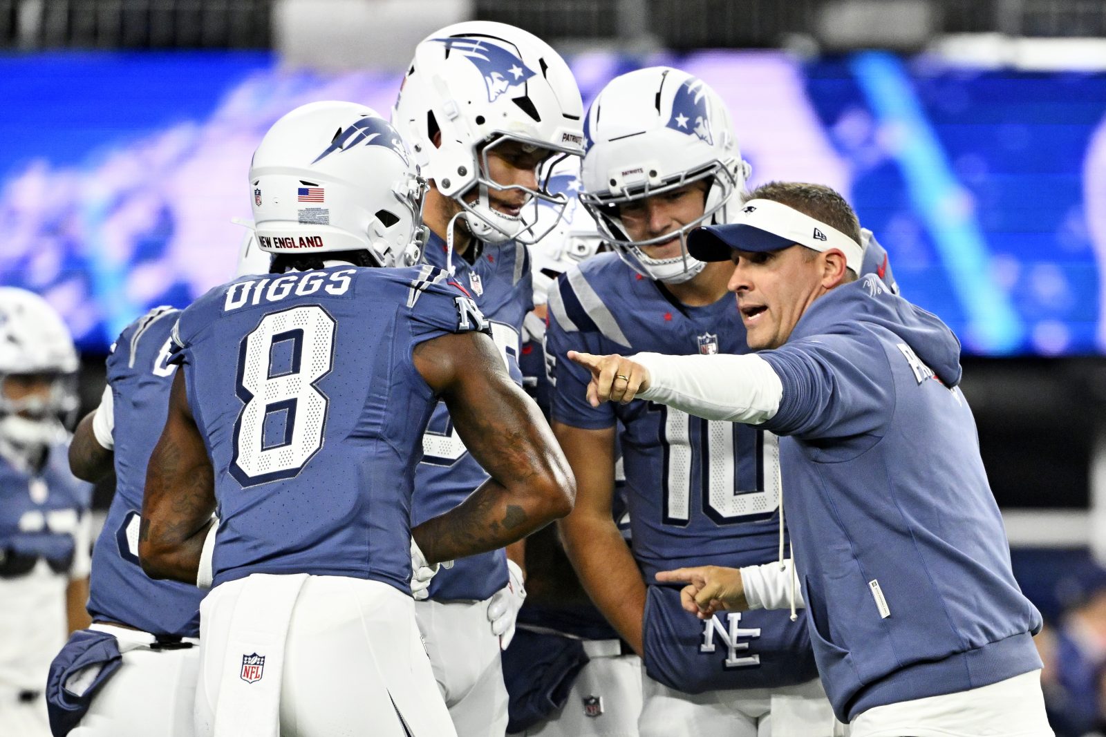 Nov 13, 2025; Foxborough, Massachusetts, USA; New England Patriots head coach Mike Vrabel huddles up before the game against the New York Jets at Gillette Stadium.