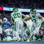 Nov 13, 2025; Foxborough, Massachusetts, USA; New York Jets quarterback Justin Fields (7) hands off the ball to running back Breece Hall (20) against the New England Patriots in the second quarter at Gillette Stadium. Mandatory Credit: David Butler II-Imagn Images