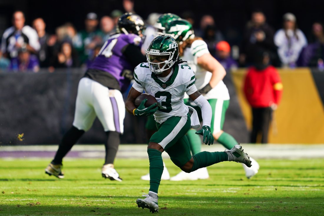 Nov 23, 2025; Baltimore, Maryland, USA; New York Jets wide reciever John Metchie III (3) rushes during the second quarter against the Baltimore Ravens at M&T Bank Stadium.