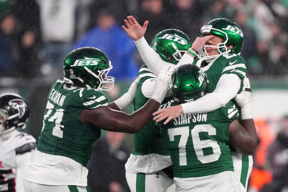 Nov 30, 2025; East Rutherford, New Jersey, USA; New York Jets place kicker Nick Folk (6) reacts after making the game winning field goal goal against the Atlanta Falcons during the second half at MetLife Stadium. Mandatory Credit: Robert Deutsch-Imagn Images
