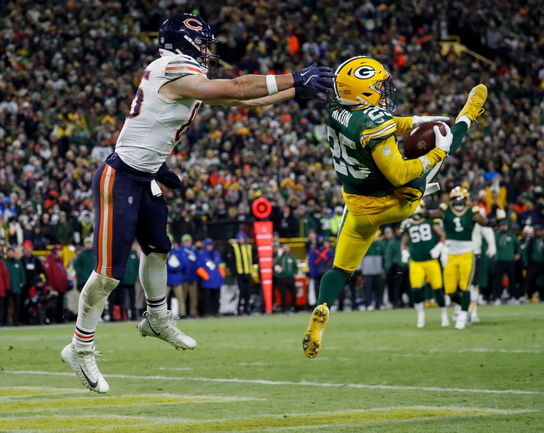 Green Bay Packers cornerback Keisean Nixon (25) intercepts a pass intended for Chicago Bears tight end Cole Kmet (85) in the end zone to seal a victory on Sunday, December 7, 2025, at Lambeau Field in Green Bay, Wis. The Packers won the game, 28-21. Tork Mason/USA TODAY NETWORK-Wisconsin