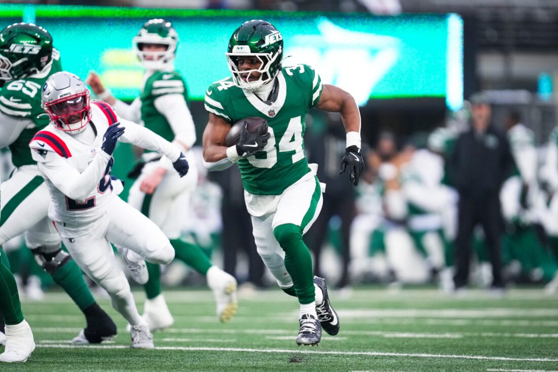 New York Jets running back Kene Nwangwu (34) runs the ball during a game against the New England Patriots at MetLife Stadium, Dec 28, 2025, East Rutherford, NJ, USA.