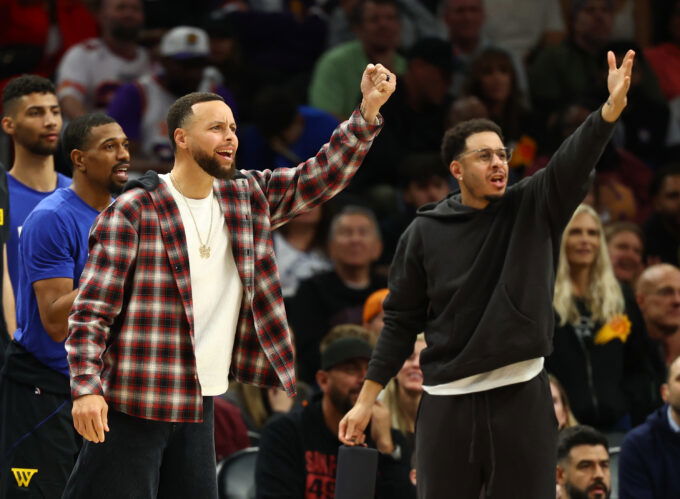 Feb 5, 2026; Phoenix, Arizona, USA; Golden State Warriors guard Stephen Curry (left) and brother Seth Curry react against the Phoenix Suns in the second half at Mortgage Matchup Center. Mandatory Credit: Mark J. Rebilas-Imagn Images