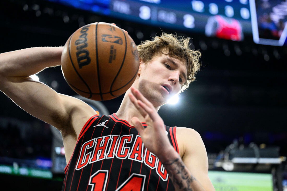 Mar 13, 2026; Inglewood, California, USA; Chicago Bulls forward Matas Buzelis (14) looks to slam the ball in frustration during the second half against the Los Angeles Clippers at Intuit Dome. Mandatory Credit: William Liang-Imagn Images