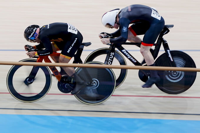 Aug 7, 2024; Montigny-le-Bretonneux, France; Mohd Azizulhasni Awang of Team Malaysia and Hamish Turnbull of Team Great Britain compete in the men’s sprint during the Paris 2024 Olympic Summer Games at Vélodrome National de Saint-Quentin-en-Yvelines. Mandatory Credit: Andrew P. Scott-USA TODAY Sports