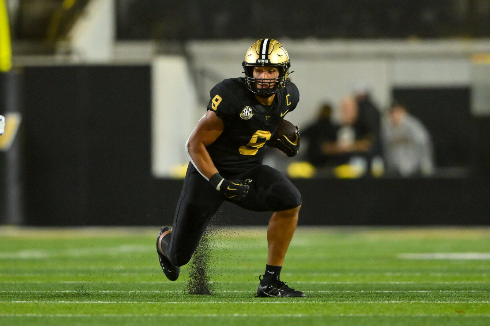 Nov 22, 2025; Nashville, Tennessee, USA; Vanderbilt Commodores tight end Eli Stowers (9) runs with the ball after a made catch against the Kentucky Wildcats during the second half at FirstBank Stadium. Mandatory Credit: Steve Roberts-Imagn Images