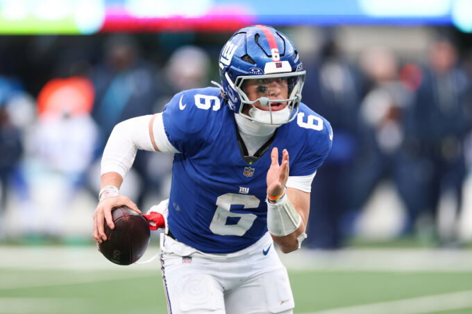 Jan 4, 2026; East Rutherford, New Jersey, USA; New York Giants quarterback Jaxson Dart (6) scrambles during the fourth quarter against the Dallas Cowboys at MetLife Stadium.