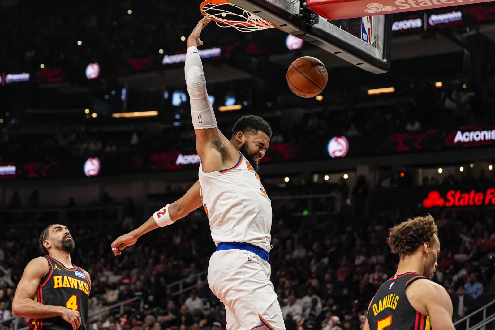 Apr 6, 2026; Atlanta, Georgia, USA; New York Knicks center Karl-Anthony Towns (32) dunks against the Atlanta Hawks during the first half at State Farm Arena. Mandatory Credit: Dale Zanine-Imagn Images