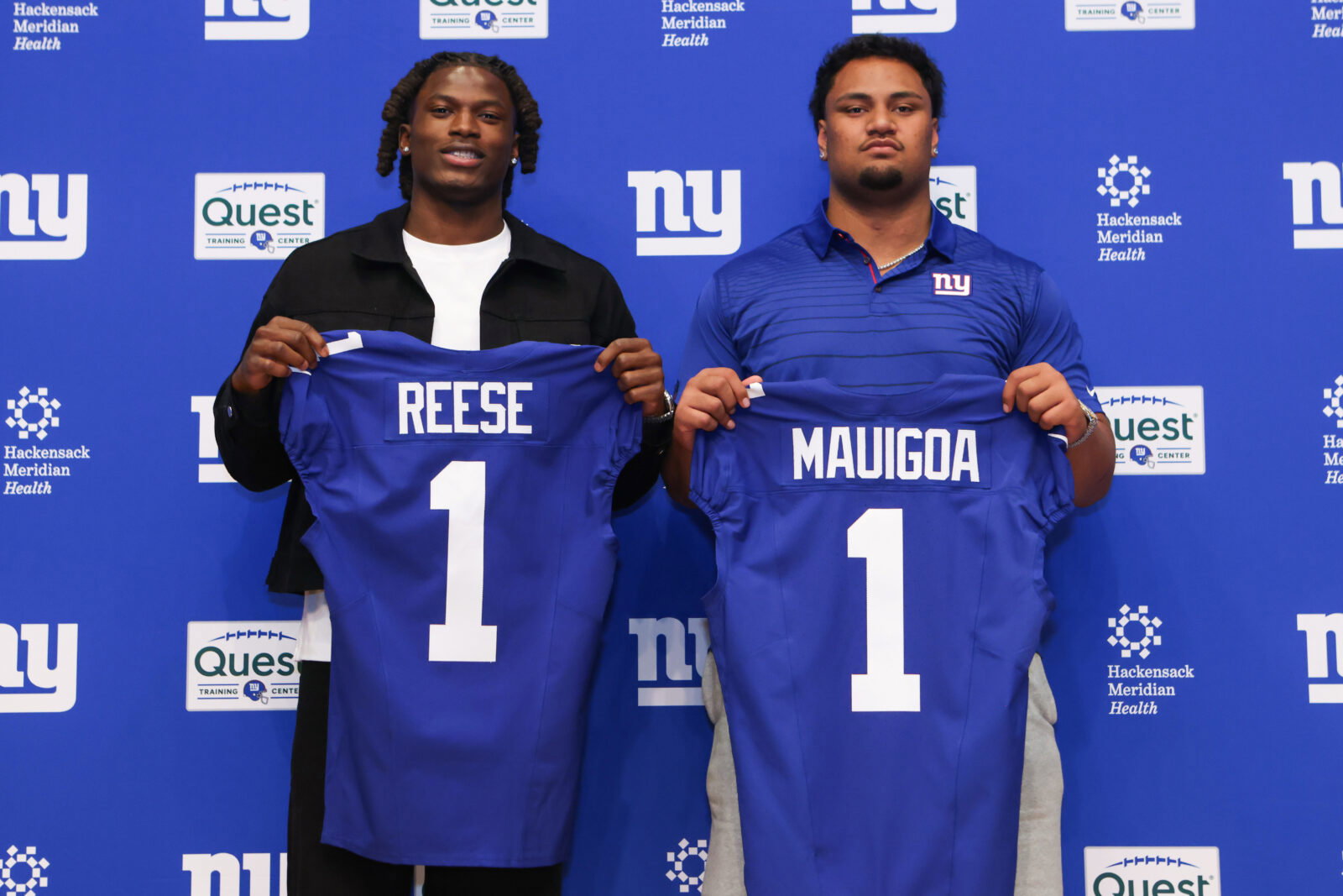 Apr 24, 2026; East Rutherford, NJ, USA; New York Giants draft picks Arvell Reese and Francis Mauigoa pose for a photo during the introductory press conference at Quest Diagnostics Training Center.