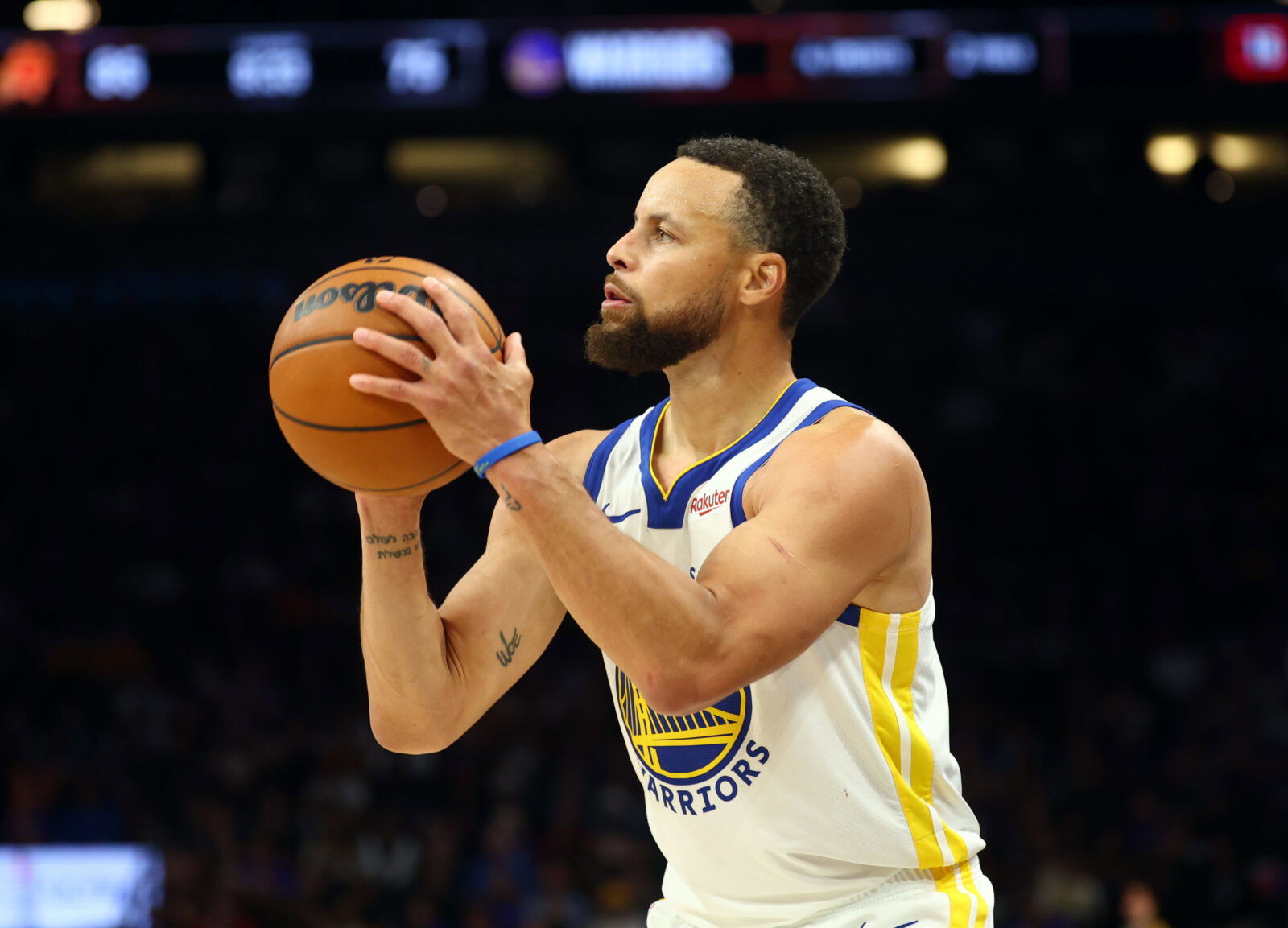 Apr 17, 2026; Phoenix, Arizona, USA; Golden State Warriors guard Stephen Curry (30) against the Phoenix Suns during the play-in rounds of the 2026 NBA Playoffs at Mortgage Matchup Center. Mandatory Credit: Mark J. Rebilas-Imagn Images