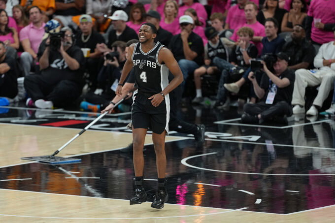 May 22, 2026; San Antonio, Texas, USA; San Antonio Spurs guard De'aaron Fox (4) reacts after an injury against the Oklahoma City Thunder in the second half during game three of the western conference finals for the 2026 NBA playoffs at Frost Bank Center. Mandatory Credit: Daniel Dunn-Imagn Images