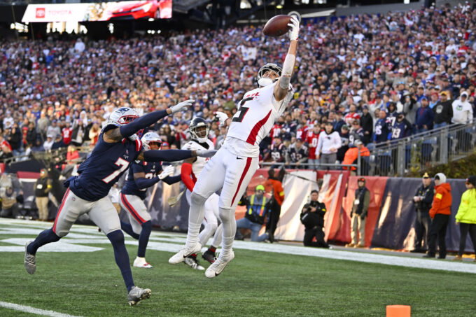 Nov 2, 2025; Foxborough, Massachusetts, USA; Atlanta Falcons wide receiver Drake London (5) makes a touchdown catch against New England Patriots cornerback Carlton Davis III (7)during the fourth quarter at Gillette Stadium. Mandatory Credit: Eric Canha-Imagn Images