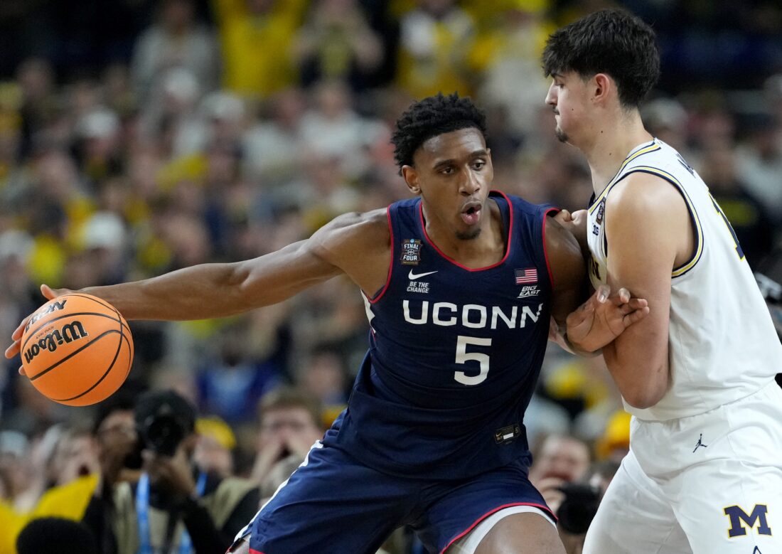 UConn Huskies forward Tarris Reed Jr. (5) backs down Michigan Wolverines center Aday Mara (15) on Monday, April 6, 2026, during the NCAA men’s basketball national championship game at Lucas Oil Stadium in Indianapolis. Credit: Grace Hollars/IndyStar / USA TODAY via Imagn Images