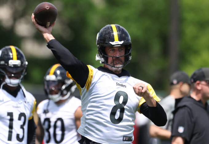 May 28, 2026; Pittsburgh, PA, USA; Pittsburgh Steelers quarterback Aaron Rodgers (8) participates in OTA drills at the UPMC Rooney Sports Complex. Mandatory Credit: Charles LeClaire-Imagn Images