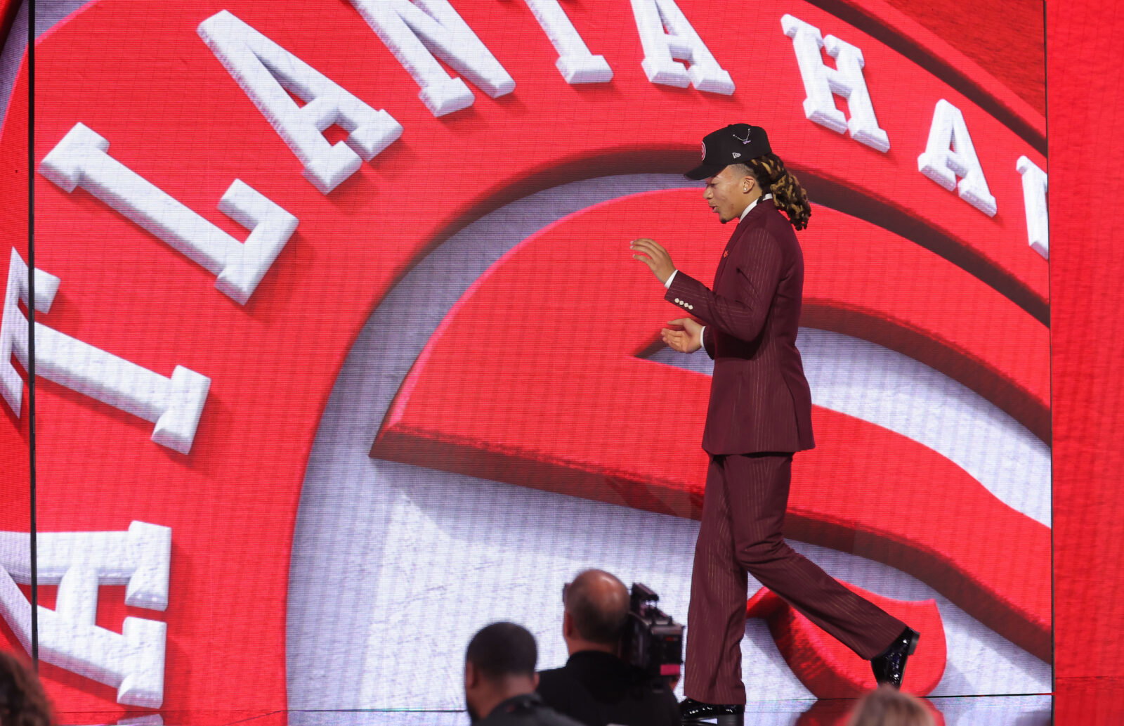 Jun 23, 2026; New York, NY, USA; The eighth pick in the 2026 NBA draft, Houston guard Kingston Flemings after he was selected by the Atlanta Hawks at Barclays Center. Mandatory Credit: Brad Penner-Imagn Images