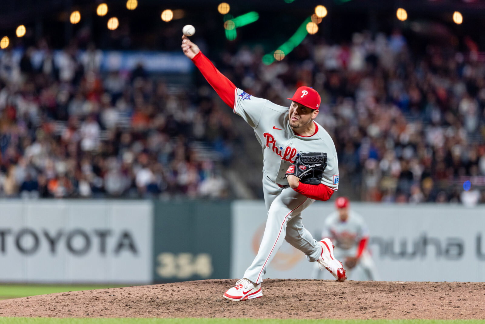 Apr 6, 2026; San Francisco, California, USA; Philadelphia Phillies pitcher Brad Keller (40) throws a pitch during the eighth inning against the San Francisco Giants at Oracle Park. Mandatory Credit: Bob Kupbens-Imagn Images