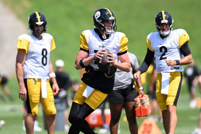Aug 03, 2026; Latrobe, PA, USA; Pittsburgh Steelers quarterback Drew Allar (16) looks to pass as quarterbacks Aaron Rodgers (8) and Mason Rudolph (2) look on during a practice session at Training camp at Saint Vincent College. Mandatory Credit: Barry Reeger-Imagn Images