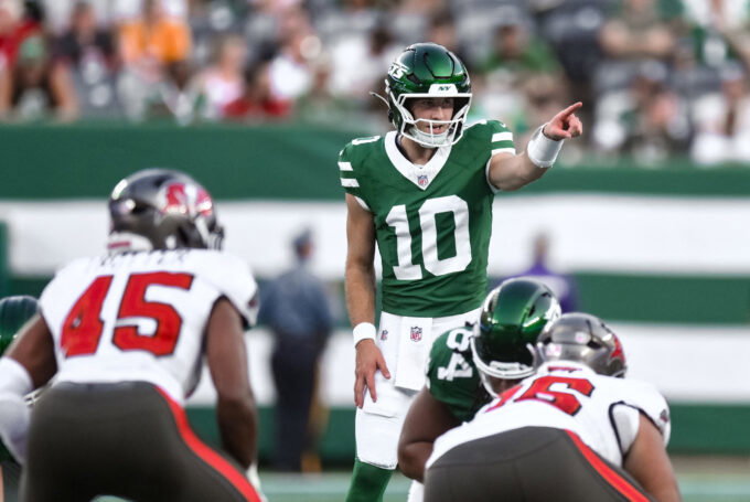 Aug 14, 2026; East Rutherford, New Jersey, USA; New York Jets quarterback Cade Klubnik (10) looks over the Tampa Bay defense during the first half at MetLife Stadium. Mandatory Credit: John Jones-Imagn Images