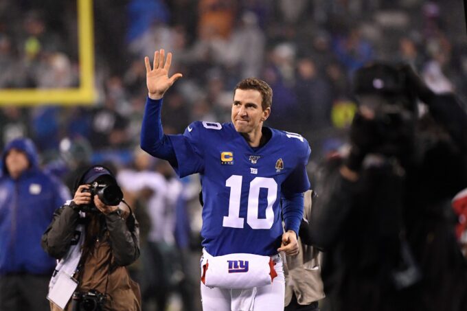 New York Giants quarterback Eli Manning (10) waves to the fans as he exits the field at MetLife Stadium for possibly the last time in his career. The Eagles defeat the Giants, 34-17, on Sunday, Dec. 29, 2019, in East Rutherford. Nyg Vs Phi
