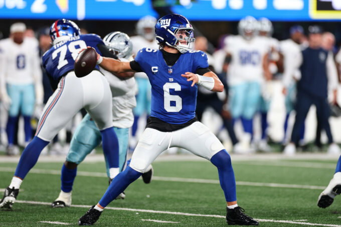 Sep 13, 2026; East Rutherford, New Jersey, USA; New York Giants quarterback Jaxson Dart (6) throws the ball against the Dallas Cowboys at MetLife Stadium. Mandatory Credit: Vincent Carchietta-Imagn Images