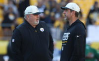 Aug 21, 2026; Pittsburgh, Pennsylvania, USA; Pittsburgh Steelers head coach Mike McCarthy (left) talks with quarterback Aaron Rodgers (right) before the game against the New York Jets at Acrisure Stadium. Mandatory Credit: Charles LeClaire-Imagn Images