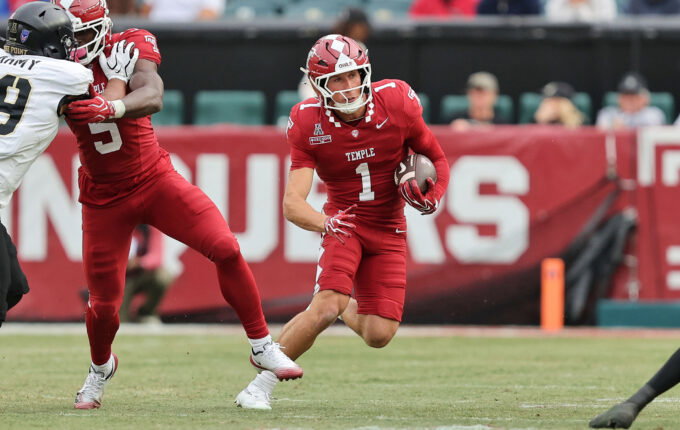 Sep 25, 2026; Philadelphia, Pennsylvania, USA; Temple Owls wide receiver Colin Chase (1) runs with the ball against the Army Black Knights during the first half at Lincoln Financial Field. Mandatory Credit: Danny Wild-Imagn Images