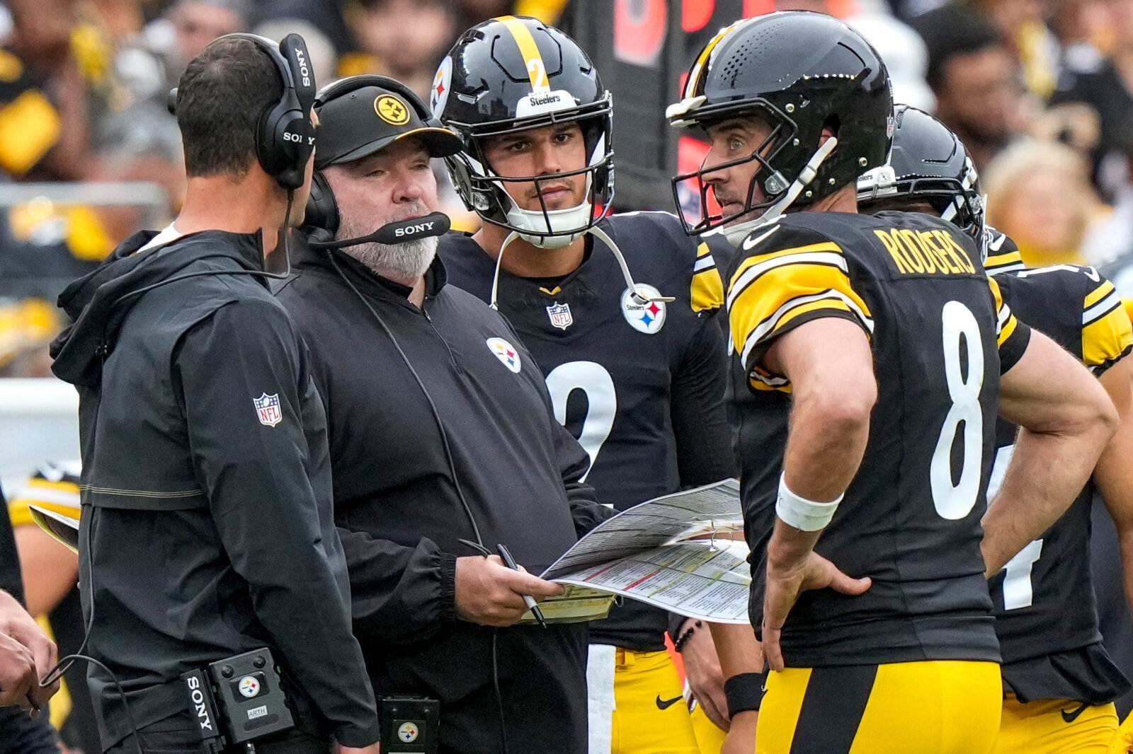 Pittsburgh Steelers quarterback Aaron Rodgers (8) checks with head coach Mike McCarthy after calling a timeout in the fourth quarter of the NFL Week 3 game between the Pittsburgh Steelers and the Cincinnati Bengals at Acrisure Stadium in Pittsburgh on Sunday, Sept. 27, 2026. The Bengals fell to 2-1 on the season with a 30-27 loss on the road.