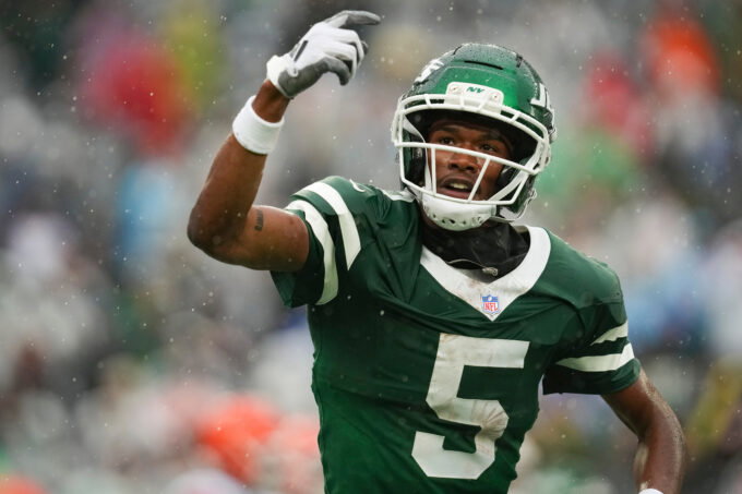 New York Jets wide receiver Garrett Wilson (5) celebrates after a touchdown during a game against the Cleveland Browns at MetLife Stadium, Oct 11, 2026, East Rutherford, NJ, USA.