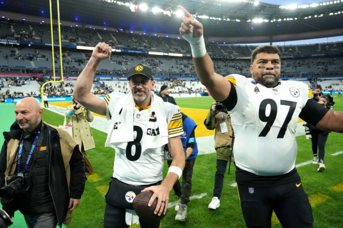 Oct 25, 2026; Paris, FRA; Pittsburgh Steelers quarterback Aaron Rodgers (8) and defensive tackle Cameron Heyward (97) wave to fans as they leave the field after defeating the New Orleans Saints at Stade de France Stadium. Mandatory Credit: Kirby Lee-Imagn Images